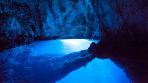 törn top location destination bisevo blaue grotte