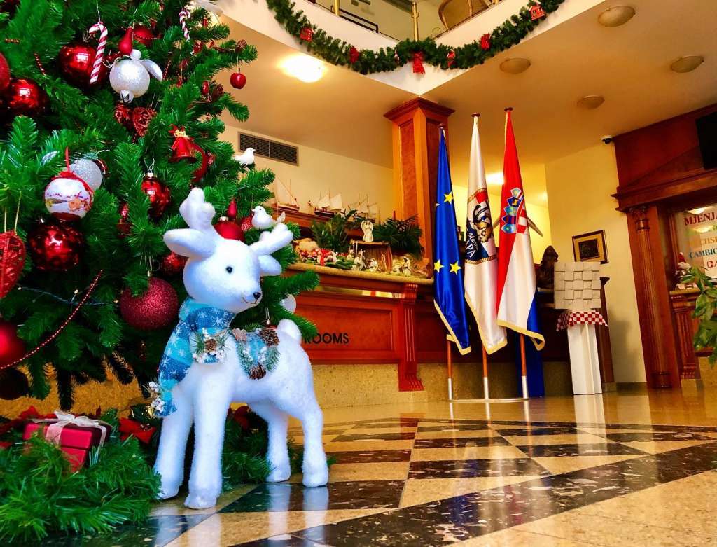 marina frapa rogoznica weihnachten 2021