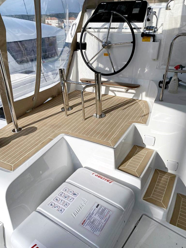 Sailing Breeze Steuerrad und Rettungsinsel