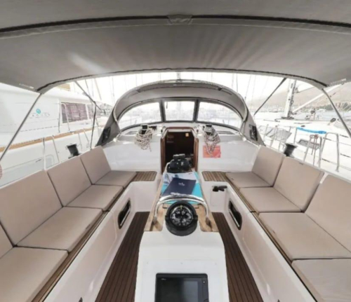 Bavaria Athene Sitze draussen