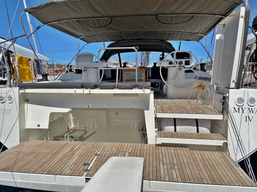 Dufour56-MyWay Fly Bridge mit blick ins Steuerhaus