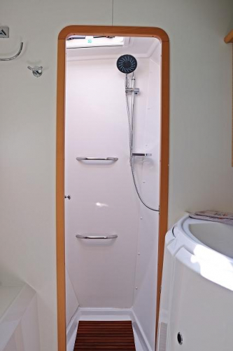 Lagoon 421_Happines Duschkabine