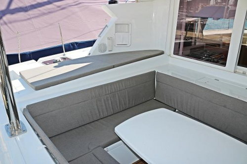 Lagoon 421_Happines Sitzecke und Sonnenliege