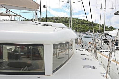 Lagoon 421_Happines Ansicht der rechten Seite