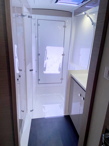 Ninoa Eingang Nasszelle