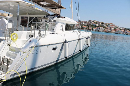 Lagoon 421_Happines Seitensicht mit Pfender