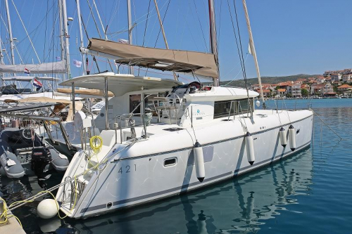 Lagoon 421_Happines Seitenansicht des Schiffes